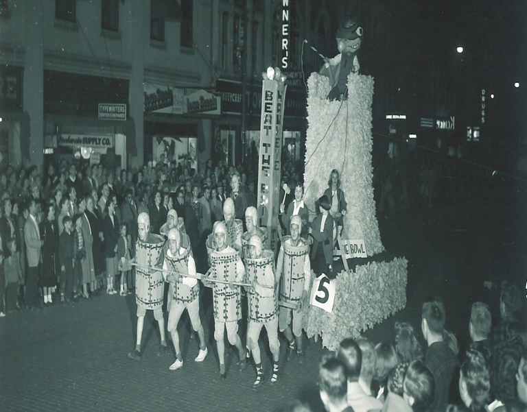 Homecoming parade float, The University of Iowa, 1940